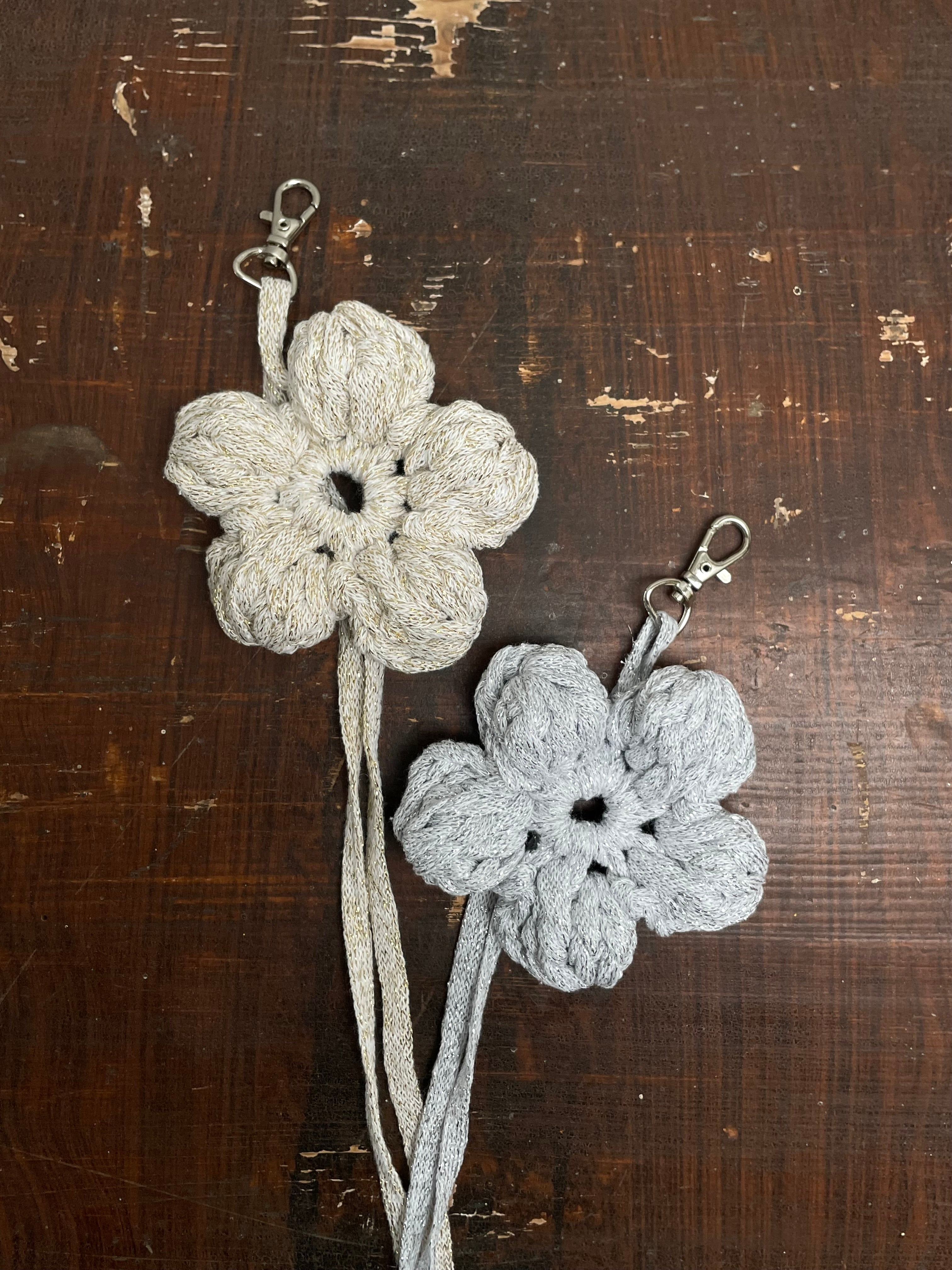 Flower bag charm - White silver