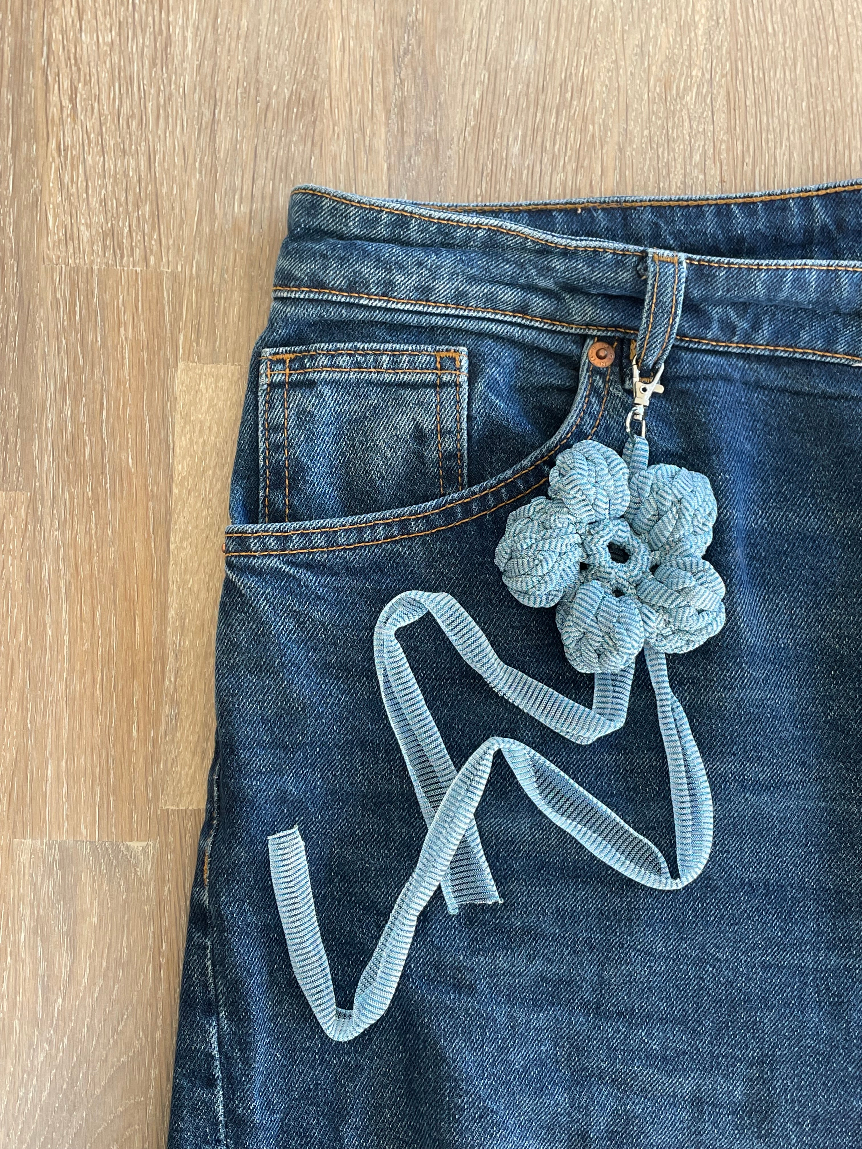 Flower bag charm - Blue