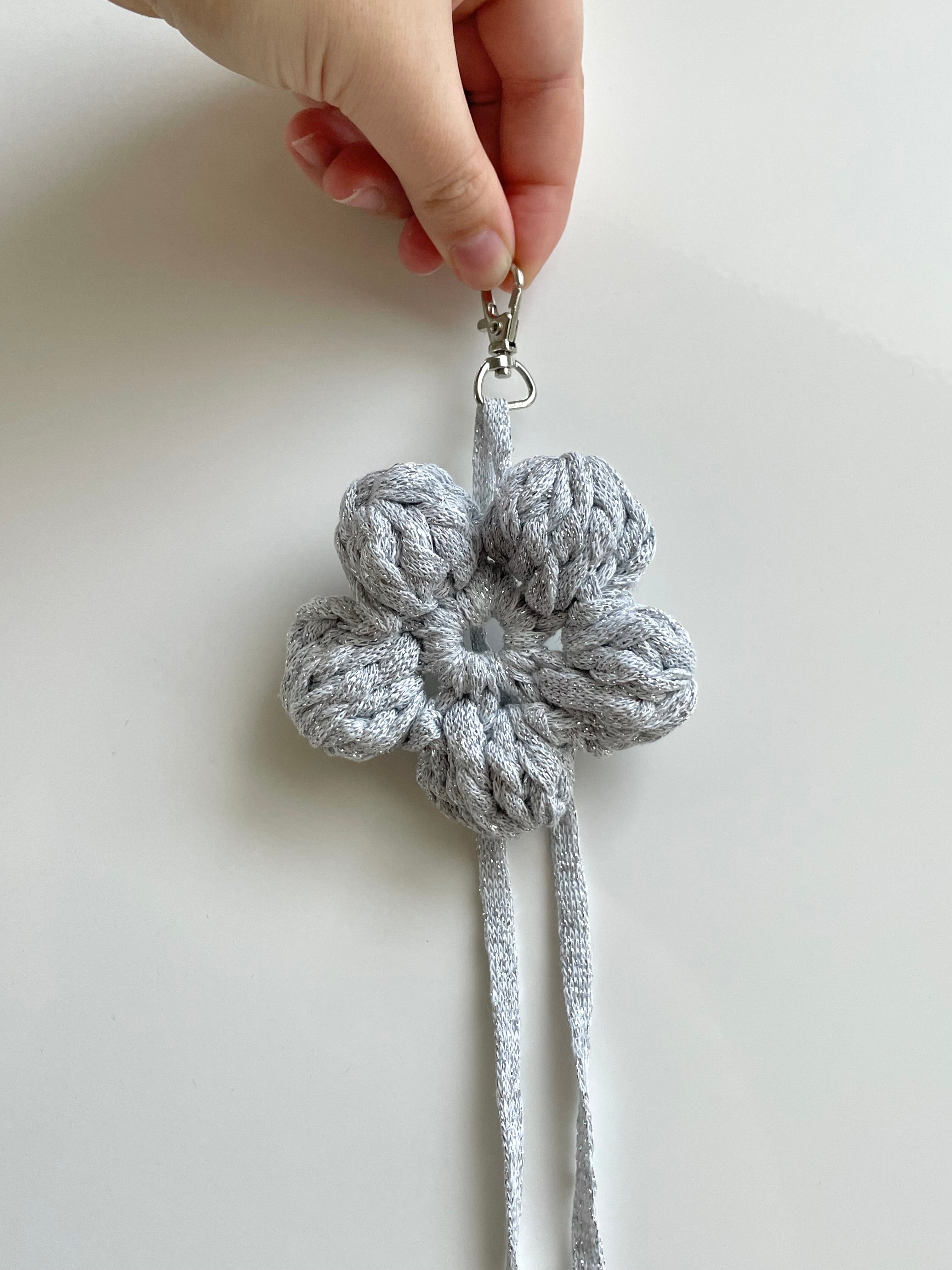 Flower bag charm - White silver