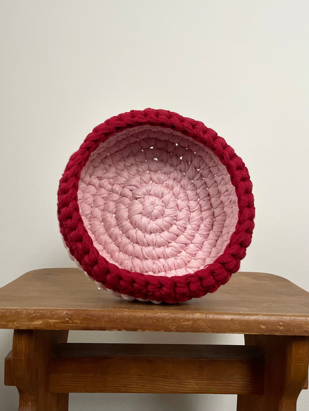 Crochet basket - Medium pink