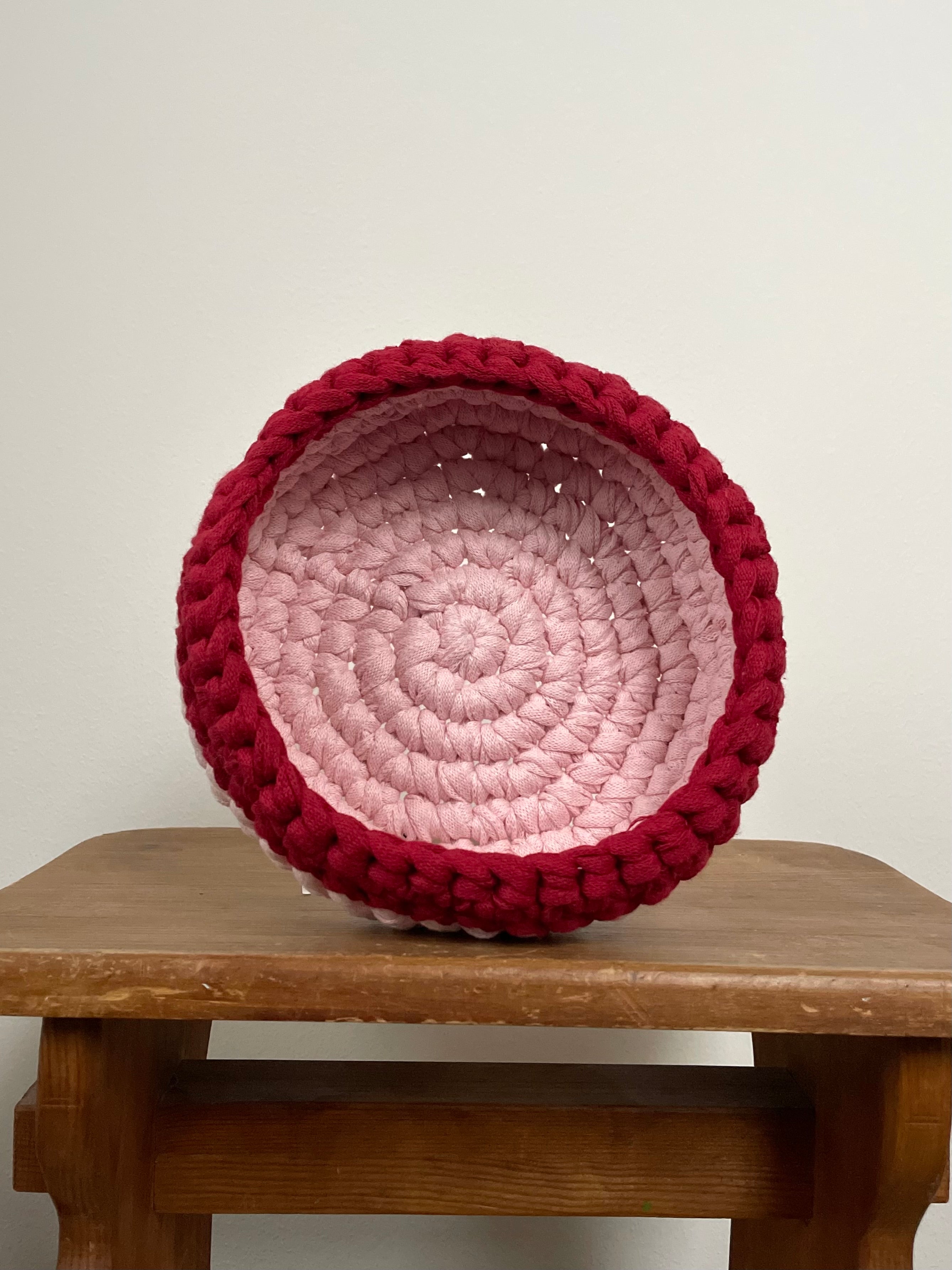 Crochet basket - Medium pink